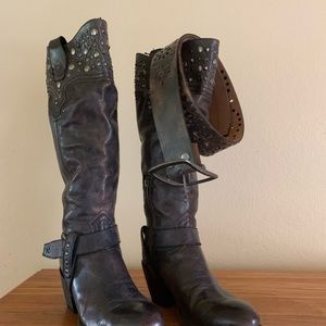 Ladies Boots and belt with pewter accent